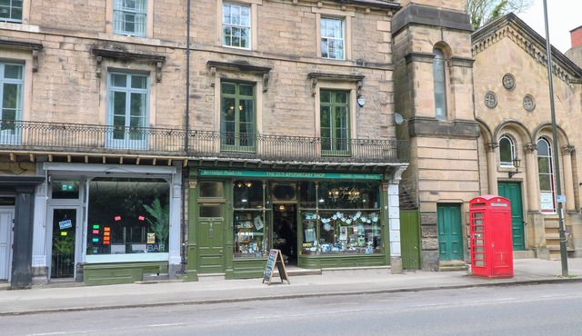 THE OLD APOTHECARY, pet friendly, with a garden in Matlock