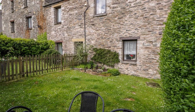 THE OLD APPLE BARN, pet friendly, with a garden in Lindale