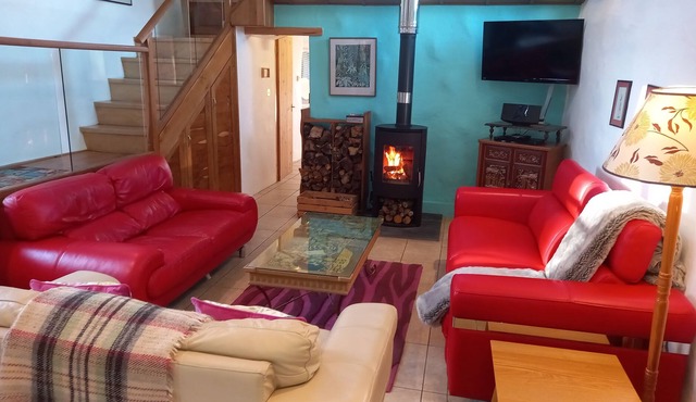 The Old Barn. 25mns drive to Snowdonia National Park. 18thC original features