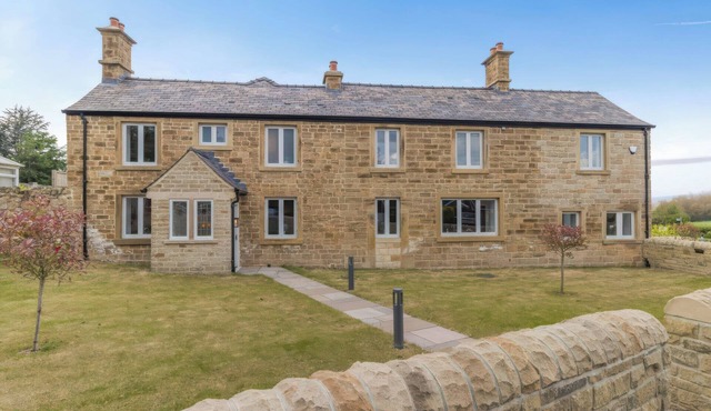 THE OLD BUTCHERS ARMS, family friendly, with a garden in Marsh Lane