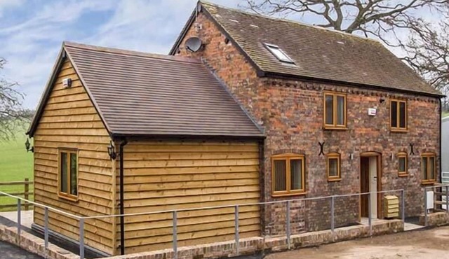 THE OLD BYRE, family friendly, with a garden in Caynham