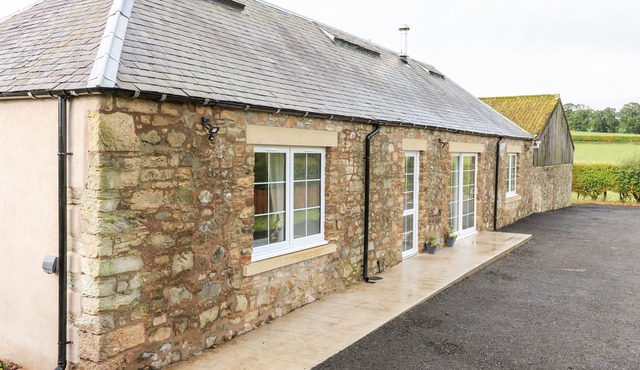 THE OLD BYRE, pet friendly, with open fire in Jedburgh
