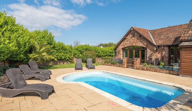 THE OLD BYRES, pet friendly, luxury holiday cottage in Washford