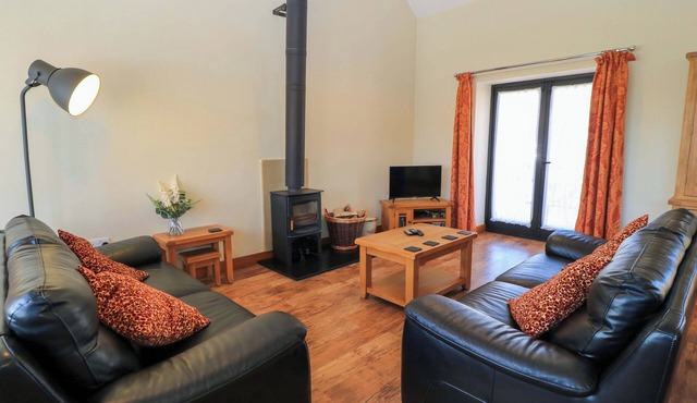 THE OLD CART SHED, pet friendly in Winterborne Stickland