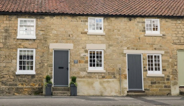 THE OLD CARTWAY, pet friendly, with open fire in Pickering