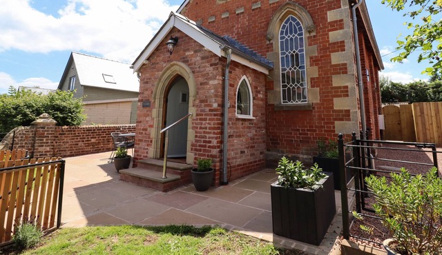 THE OLD CHAPEL, family friendly, luxury holiday cottage in Dorstone