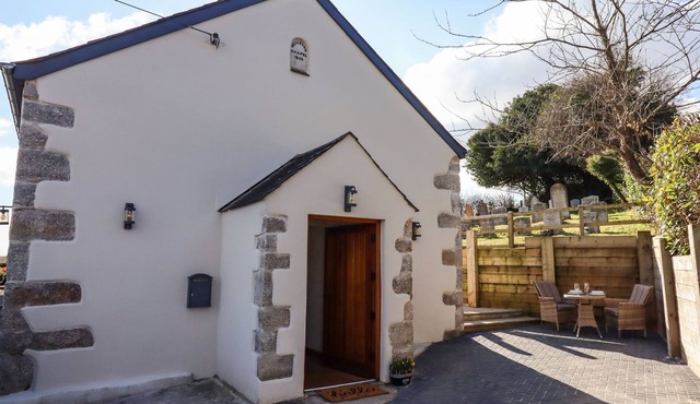 THE OLD CHAPEL, romantic, country holiday cottage in Ilsington