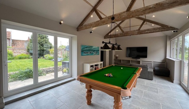 The Old Chequers | Hot tub & Games room