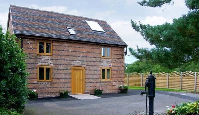 THE OLD CIDER MILL, family friendly, with a garden in Caynham