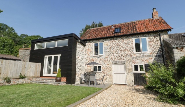 THE OLD COACH HOUSE, family friendly, with a garden in Chilcompton