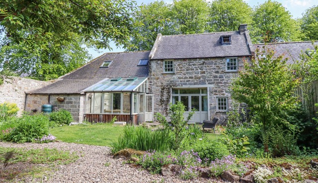 THE OLD COACH HOUSE, pet friendly, with open fire in Alnwick