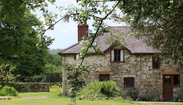The Old Coach House - Sleeps 2 Adults, 4 Children + 1 Infant