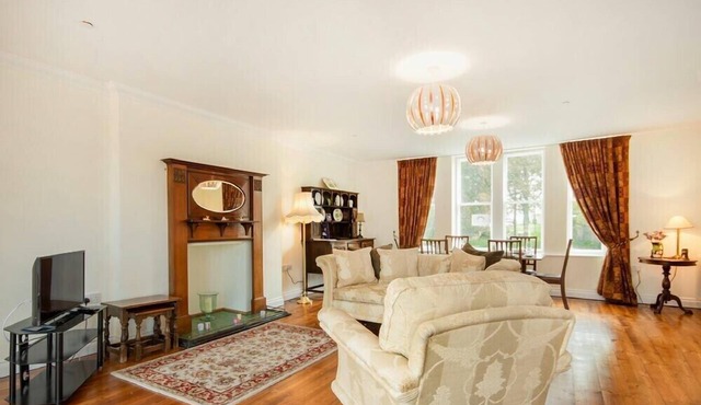 THE OLD CONCERT ROOM, pet friendly, with a garden in Alnmouth