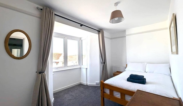 The Old Corner Shop - Wellington Terrace - Central