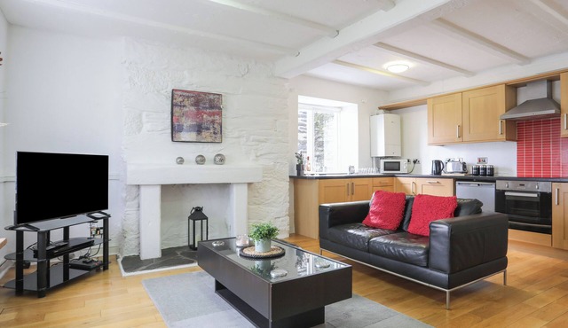 THE OLD CORNHILL, pet friendly, with a garden in Porthmadog