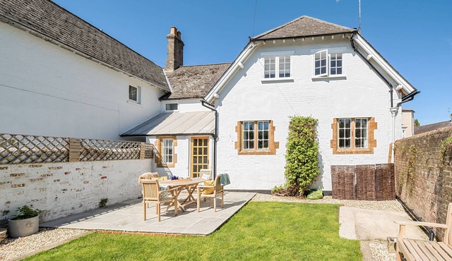 The Old Court House - sleeps 4 guests in 2 bedrooms