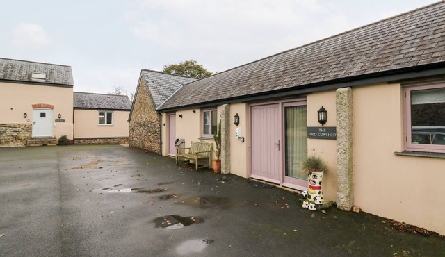 THE OLD COWSHED, pet friendly, character holiday cottage in Lifton