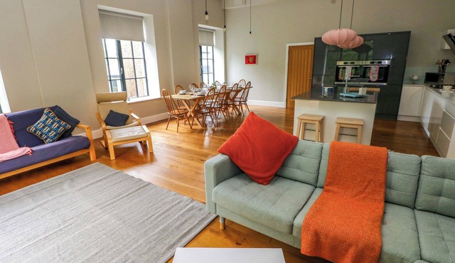 THE OLD CREAMERY, with a garden in Ffairfach