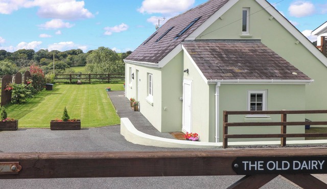 THE OLD DAIRY, pet friendly, character holiday cottage in Maenclochog