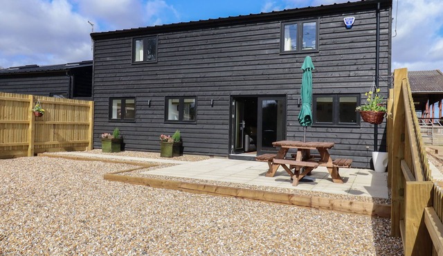 THE OLD DAIRY, pet friendly, country holiday cottage in Wingham