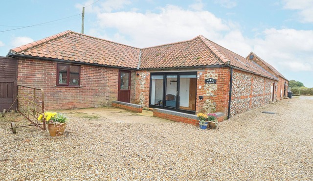 THE OLD DAIRY, pet friendly, character holiday cottage in Brisley