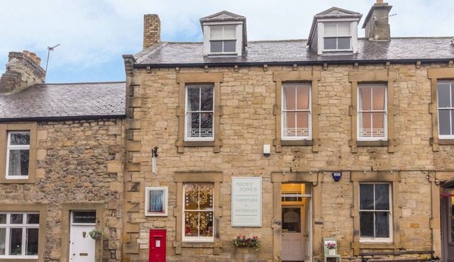 THE OLD EXCHANGE, family friendly, with a garden in Corbridge