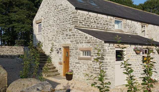 The Old Farmhouse - 2 Bedroom property, stunning character, views & location