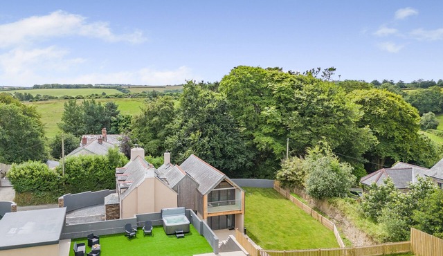 The Old Farmhouse - Horningtops