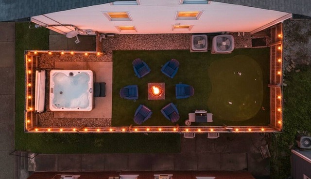 The Old Fashioned ~ Hot Tub, Fire Pit, Mini Golf Steps From Bardstown Rd