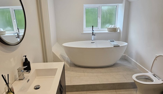 The Old Forge – Countryside 4-bed home near Bath, the Cotswolds and Stonehenge