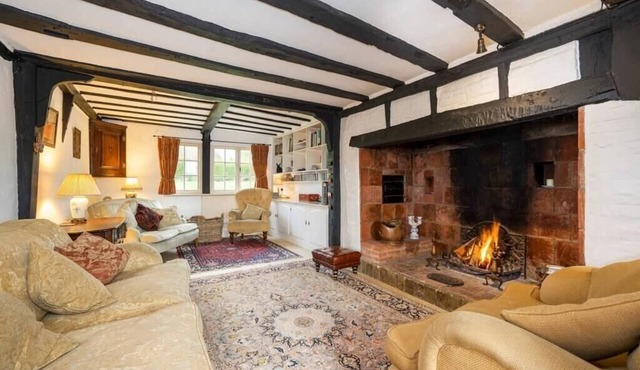 The Old Hare and Hounds, Somerton