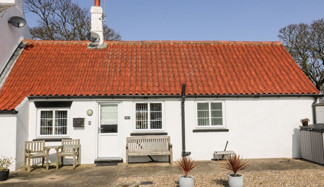 THE OLD JOINER'S SHOP, pet friendly, with open fire in Barmston