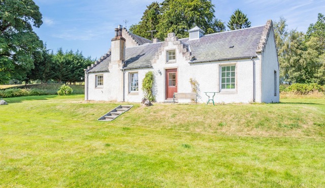 THE OLD LAUNDRY, family friendly, with open fire in Grantown-On-Spey