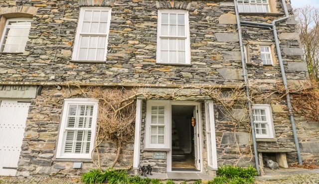 THE OLD LAUNDRY, pet friendly, luxury holiday cottage in Ambleside