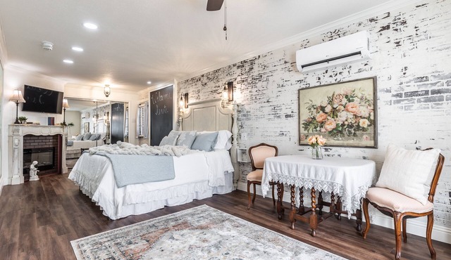 The Old Liberty Schoolhouse B&B