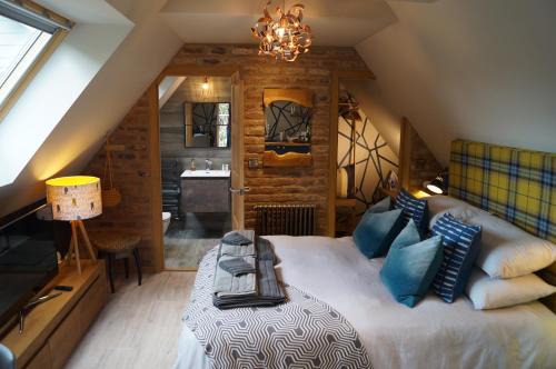 The Old Maple Lodge-Luxury Private Annex with a view in rural setting