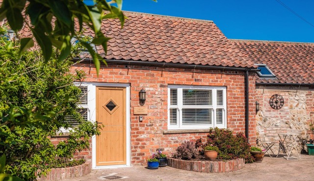 THE OLD MILKING PARLOUR, pet friendly in Skipsea