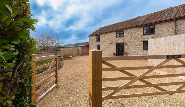 The Old Mill, a beautiful converted barn with hot tub | 4* Gold