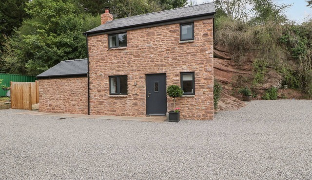 THE OLD MILL BAKE HOUSE, romantic, with open fire in Goodrich