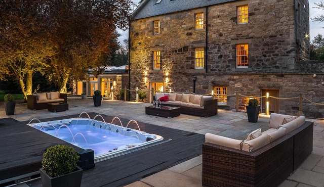The Old Millhouse - Luxury Retreat with Sauna, Cold Plunge, Yoga & Swim SPA