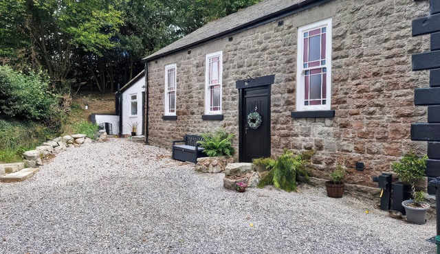 THE OLD NANT-Y-FFLINT CHAPEL, pet friendly, with a garden in Flint