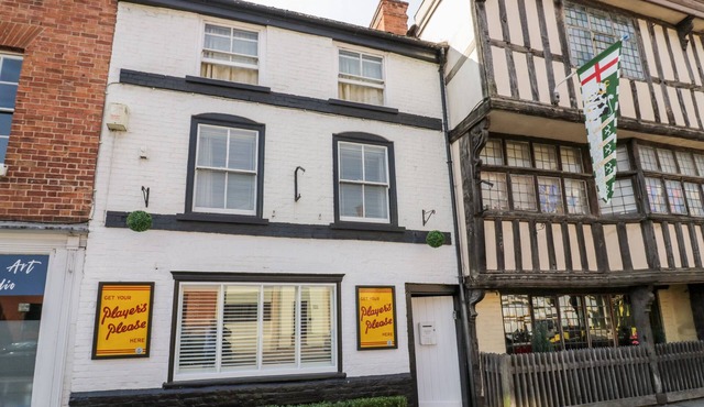 THE OLD PAPER SHOP, pet friendly in Tewkesbury