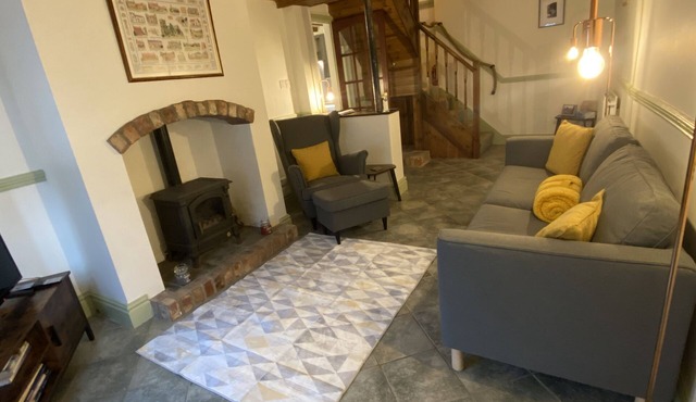 The Old Paper Shop, Pet friendly, Village location, Newly Refurbished!