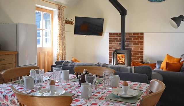 The Old Parlour - timber clad cosy converted cow shed