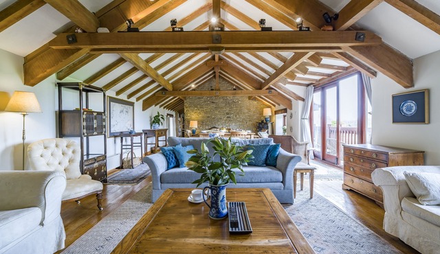 The Old Piggeries - sleeps 7 guests in 4 bedrooms