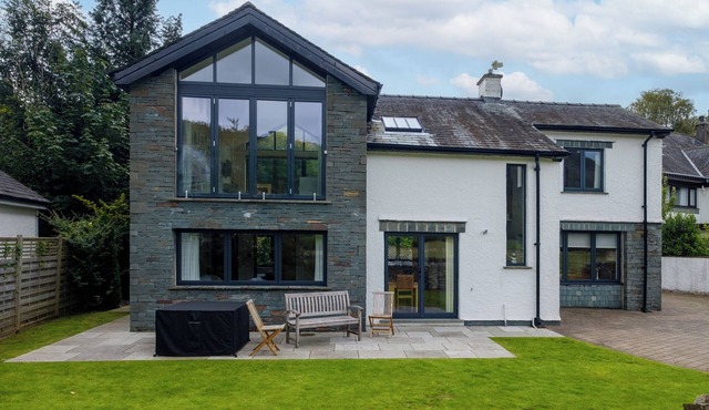 THE OLD POLICE HOUSE, family friendly, with a garden in Grasmere