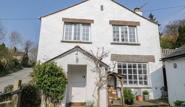 THE OLD POST HOUSE, pet friendly, with open fire in Witherslack