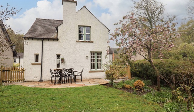 THE OLD POST HOUSE AT LOW STOTT PARK, pet friendly in Newby Bridge