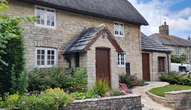 The Old Post Office, annex with bedroom, onsuite and lounge with kitchenette.