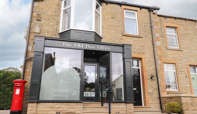 THE OLD POST OFFICE, family friendly, with a garden in Fence